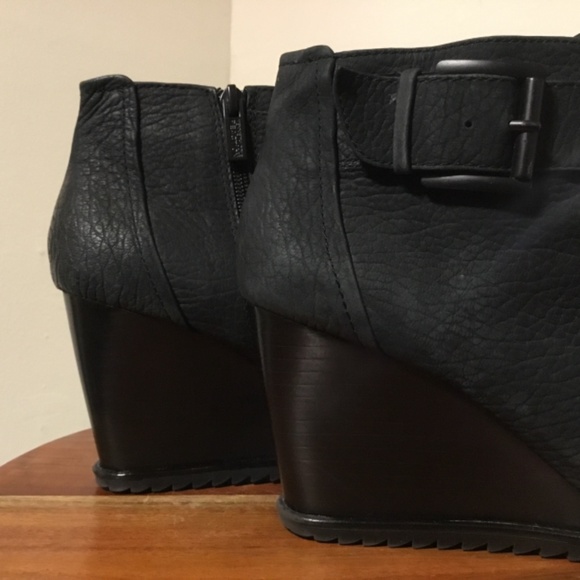 Kenneth Cole Black Leather Wedge Boot Size 8.5 R1 B - Picture 10 of 12